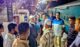 ঈশ্বরদী জংশনে মহানন্দা ট্রেনে সান্টিং ইঞ্জিনের ধাক্কা, আহত ১৫
