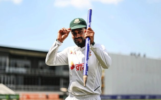 অস্ট্রেলিয়াকে হারিয়ে এবার সিরিজ জয়ের স্বপ্ন মিরাজের