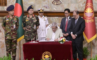 বঙ্গভবনে দাপ্তরিক কার্যক্রম শুরু করলেন রাষ্ট্রপতি মির্জা ফখরুল
