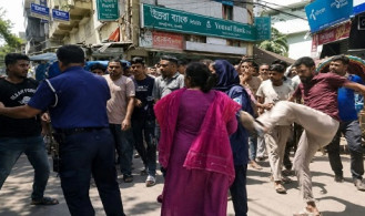 ব্যবসায়ীক বিরোধের জেরে নারী উদ্যোক্তাকে প্রকাশ্যে লাঞ্চিত করার অভিযোগ 