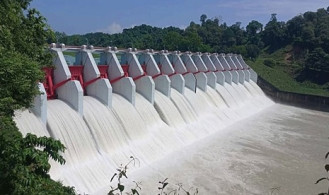 রাত ৮টায় খুলে দেওয়া হয়েছে কাপ্তাই বাঁধের ১৬ জলকপাট