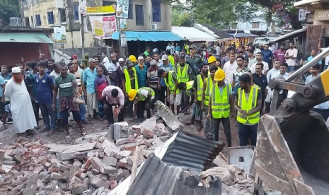 সাতক্ষীরায় পৌরসভার অবৈধ উচ্ছেদ অভিযান