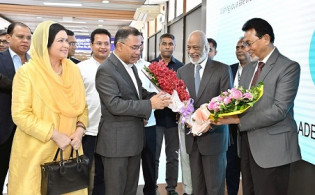 জাতিসংঘ সফর শেষে দেশে ফিরেছেন প্রধানমন্ত্রী