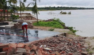 মধুমতীর ভাঙনে দুই সপ্তাহে বিলীন ১৫০ বসতভিটা