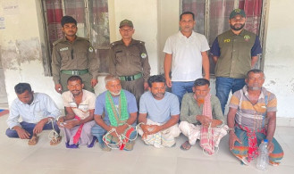 সুন্দরবনে জেলে ছদ্মবেশী ৬ হরিণ শিকারী আটক, ফাঁদ-জাল ও নৌকা জব্দ