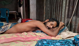 স্বাভাবিক জীবনে ফেরার আকুতি ভ্যানচালক আনোয়ারের