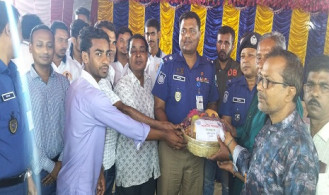 সোনাতলায় দুর্গামন্দির পরিদর্শনে পুলিশ সুপার, নিরাপত্তা নিশ্চিতে তৎপর আইনশৃঙ্খলা বাহিনী