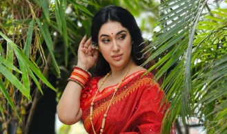 শৈশবের পূজার স্মৃতিতে আজও ডুব দেন অপু বিশ্বাস
