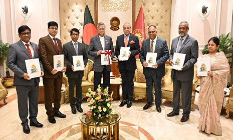 রাষ্ট্রপতির কাছে সুপ্রিম কোর্টের বার্ষিক প্রতিবেদন পেশ