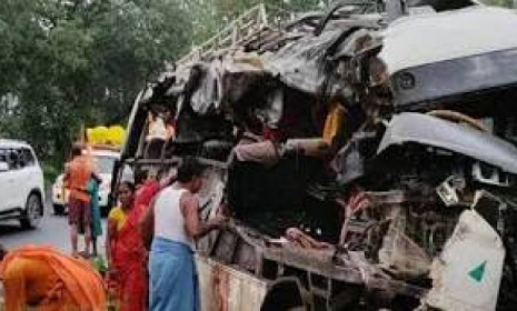 ভারতে বাস-ট্রাকের সংঘর্ষে ১৮ তীর্থযাত্রী নিহত