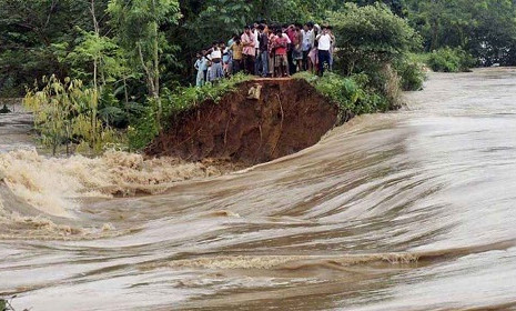 নদীর পানি বাড়ছে, বন্যা নিয়ে নতুন সতর্কবার্তা