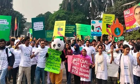 জীবাশ্ম জ্বালানিনির্ভর মহাপরিকল্পনা সংশোধনের দাবি জলবায়ু কর্মীদের