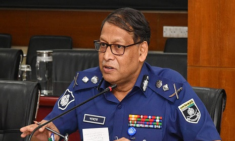 আইজিপি বাহারুলের বরখাস্ত চেয়ে প্রধান উপদেষ্টার কাছে আবেদন