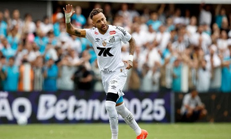 সান্তোসকে বাঁচিয়ে এবার অস্ত্রোপচারের টেবিলে নেইমার