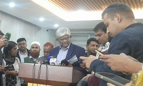 ‘ভারতের সঙ্গে সম্পর্ক স্বাভাবিক করতে কাজ করছে সরকার’