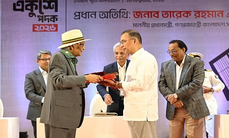 গুণীজনদের হাতে একুশে পদক তুলে দিলেন প্রধানমন্ত্রী