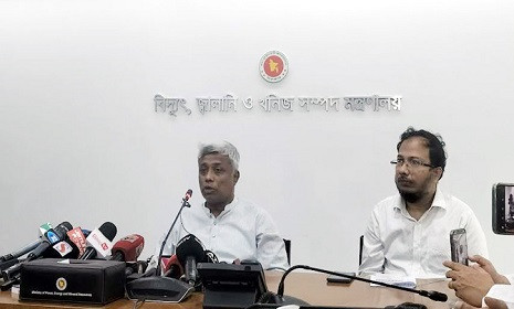 ‘জ্বালানিতে কোনো সংকট নেই, আতঙ্ক থেকে পাম্পে ভিড়’