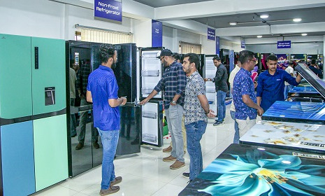 ঈদ কেনাকাটায় ফ্রিজ বিক্রিতে উচ্ছ্বাস, ক্রেতার পছন্দে ওয়ালটনের আধিপত্য