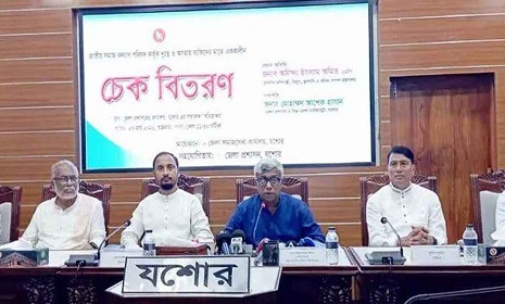 ‘এই মুহূর্তে জ্বালানি তেলের মূল্যবৃদ্ধির পরিকল্পনা নেই’ 