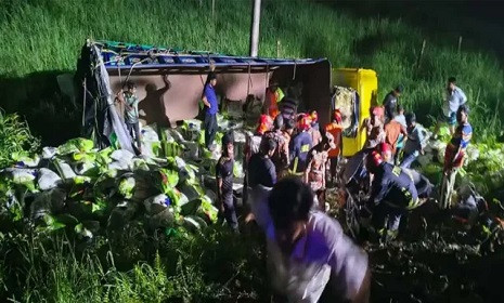 কুমিল্লায় নিয়ন্ত্রণ হারিয়ে ট্রাক খাদে, নিহত ৭