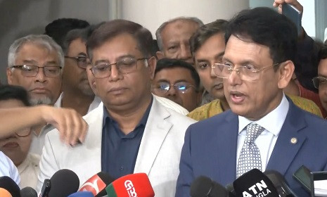 ‘ফেসবুক-নির্ভর হলে হবে না, এটা ইনস্ট্যান্ট কফির মতো’