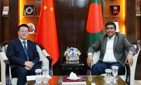 প্রধানমন্ত্রীর প্রতিরক্ষা উপদেষ্টার সঙ্গে চীনের রাষ্ট্রদূতের সৌজন্য সাক্ষাৎ