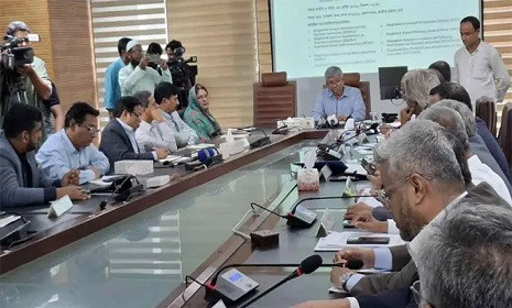 ‘৩ বছরে ৪০০ পোশাক কারখানা বন্ধ হয়ে গেছে’