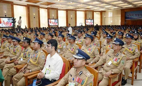 আলাদা পে-স্কেলসহ একগুচ্ছ দাবি পুলিশের