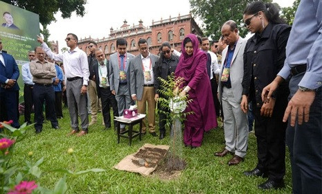 ‘বৃক্ষরোপণের মাধ্যমে বাসযোগ্য পৃথিবী গড়ে তোলার সুযোগ তৈরি হয়’