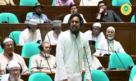 ‘সরকার দেশকে ১ লাখ কোটি টাকার ঋণের জালে বেঁধে ফেলেছে’