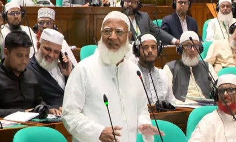 ‌‘সংসদ তোষামোদের জায়গা নয়, ট্যাক্সের টাকায় যেন চরিত্র হনন না হয়’