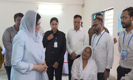 বিনামূল্যে বস্তিবাসীর চক্ষু চিকিৎসা, উদ্বোধন করলেন ডা. জুবাইদা