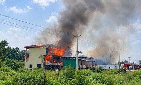 কক্সবাজারে টুপটুপ রিসোর্টে আগুন, নিহত ১০