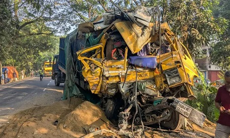 নাটোরে বাস-ট্রাক সংঘর্ষ, নিহত ১৪