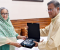 প্রধানমন্ত্রীর হাতে ক্লাইমেট মোবিলিটি চ্যাম্পিয়ন লিডার পুরস্কার