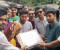 গোপালগঞ্জে জুলাই শহীদ পরিবারের হাতে প্রধানমন্ত্রীর উপহার পৌঁছে দিল ছাত্রদল