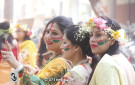 ঋতুরাজ বসন্তকে বরণ করে নেওয়ার সেই মাহেন্দ্রক্ষণ। শুক্রবার সকালে বকুল তলার বসন্তবরণ। 