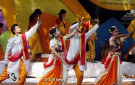 ঋতুরাজ বসন্তকে বরণ করে নেওয়ার সেই মাহেন্দ্রক্ষণ। শুক্রবার সকাল থেকে যন্ত্রসঙ্গীতের মূর্ছনায় শুরু হয় বকুল তলার বসন্তবরণ। 