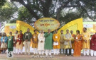 ঋতুরাজ বসন্তকে বরণ করে নেওয়ার সেই মাহেন্দ্রক্ষণ। শুক্রবার সকালে বকুল তলার বসন্তবরণ। 