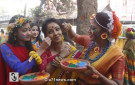 ঋতুরাজ বসন্তকে বরণ করে নেওয়ার সেই মাহেন্দ্রক্ষণ। শুক্রবার সকালে বকুল তলার বসন্তবরণ। 