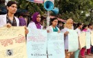 মঙ্গলবার জাতীয় প্রেসক্লাবের সামনে গণস্বাস্থ্য সমাজভিত্তিক ডেন্টাল কলেজের শিক্ষার্থীরা মানববন্ধন পালন করে
